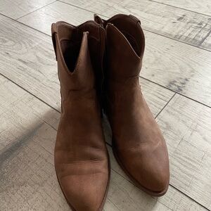 Size 7, gently worn, ankle cowgirl boots